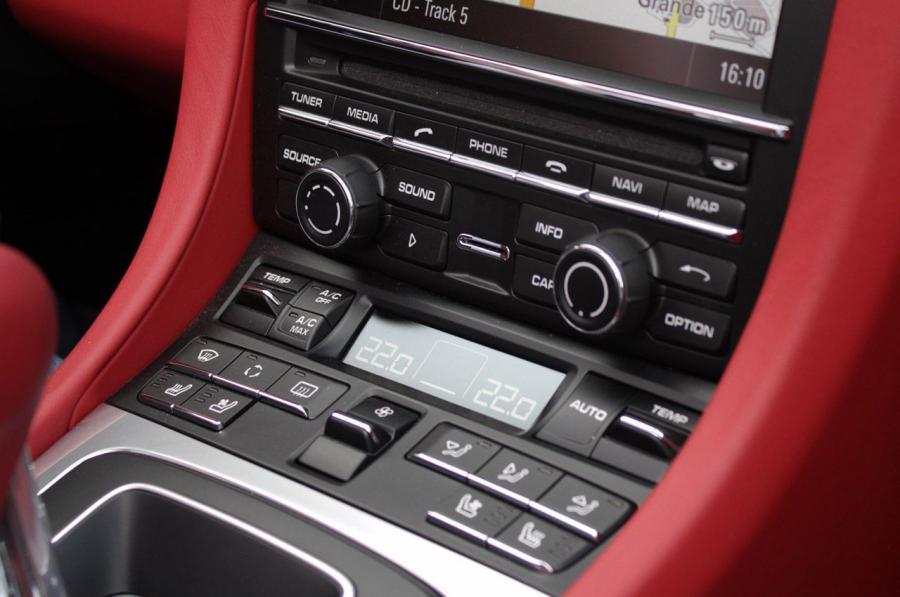  Porsche 911 Carrera S Cabriolet 2011 года  (фото 39 из 61)